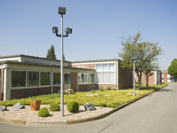 Blick in das Klinikgelände der LWL-Maßregelvollzugsklinik Rheine (Bild: LWL/Ahrendt) (vergrößerte Bildansicht wird geöffnet)
