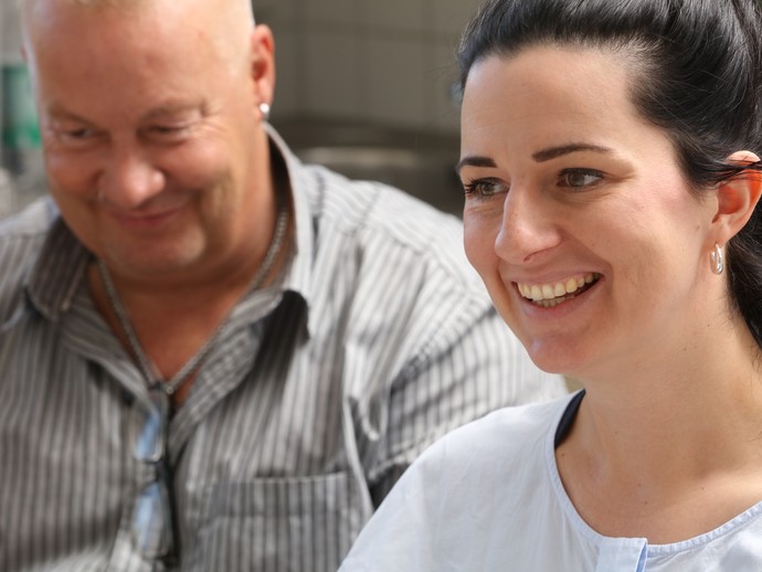 Nahaufnahme einer lächelnden Frau in einer Besprechung. (Foto: LWL/Wieland)